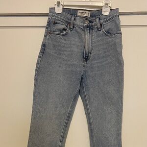 Abercrombie & Fitch Women’s Ultra High Rise 90s Slim Straight Size 26